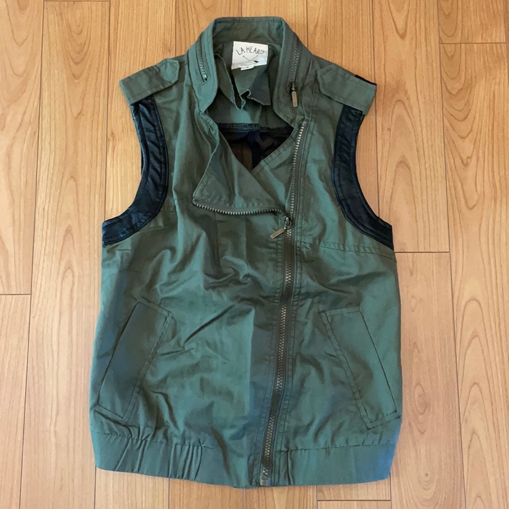 Green vest! Size: S!